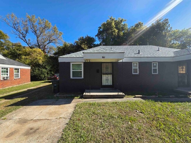 Primary Photo - 802 N Dunlap St