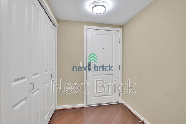 Building Photo - 819 Virginia St