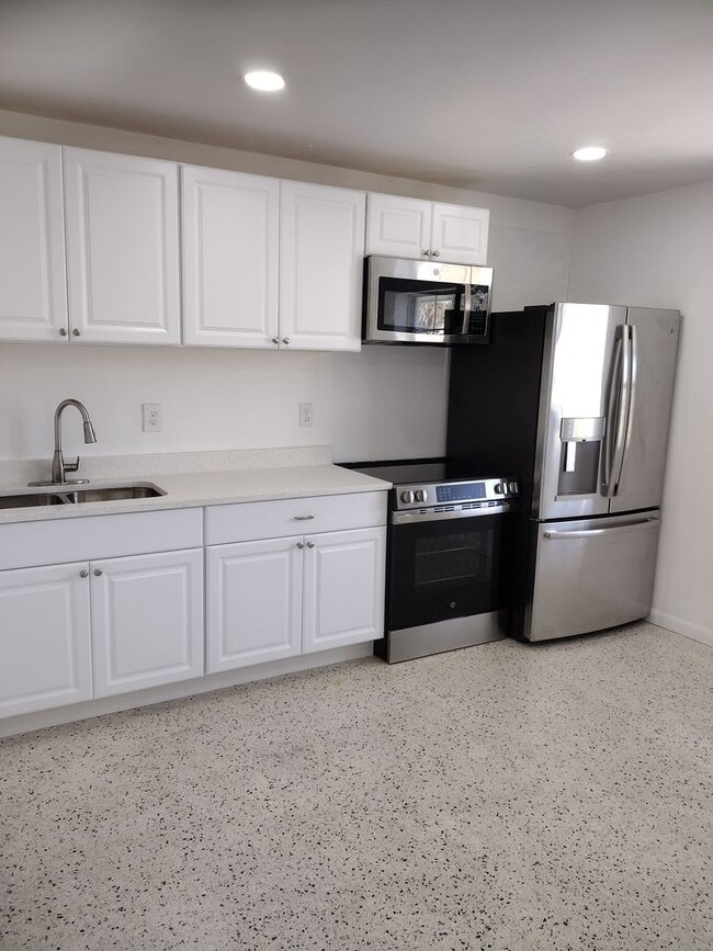 Building Photo - 7145 Fireside St
