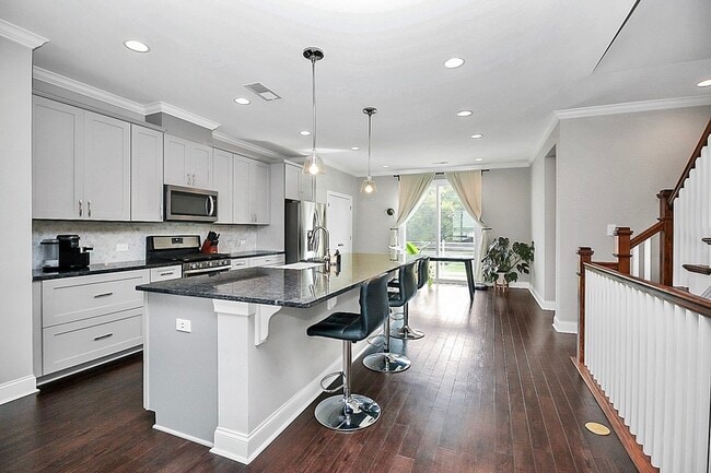 Building Photo - 2609 Statesville Ave