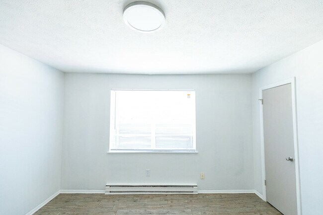 Building Photo - 405 Lily St
