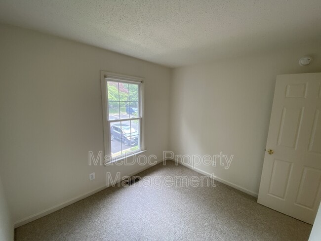 Building Photo - 106 Batley Ct