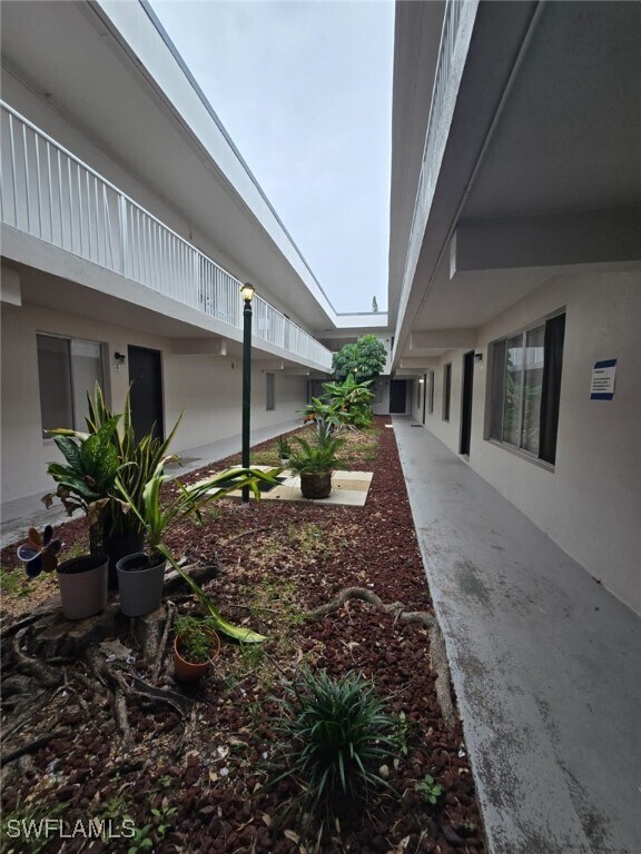 Building Photo - 1830 Maravilla Ave