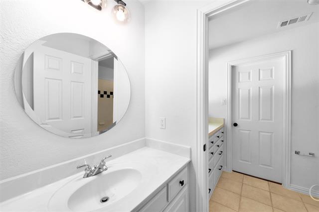 Building Photo - 3310 Meadow Wood Dr