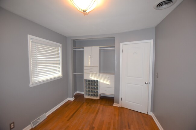 Building Photo - 12038 Cavell St