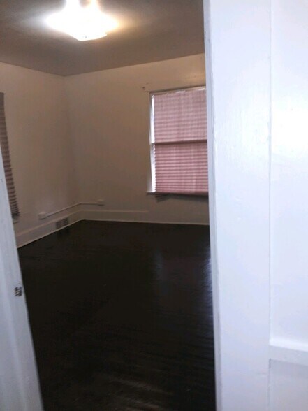 Building Photo - 818 Shorb Ave NW