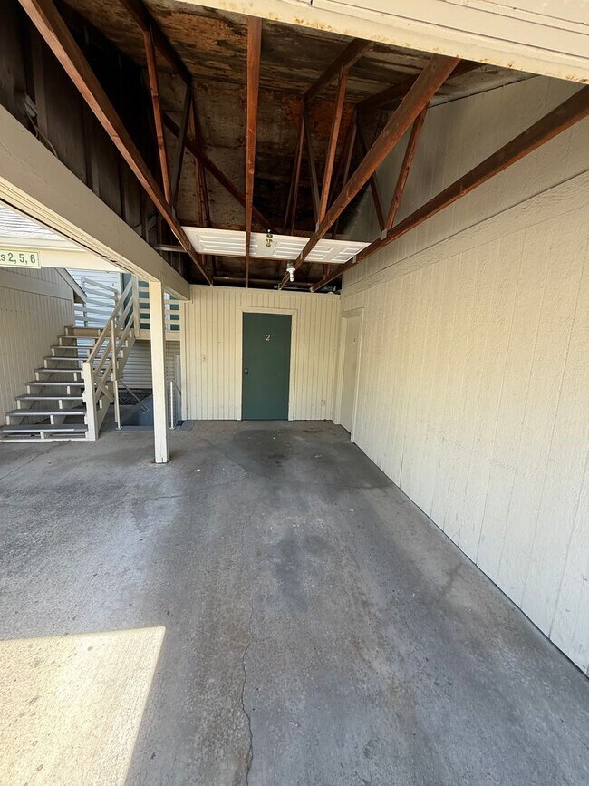 Building Photo - Condo with a Pool