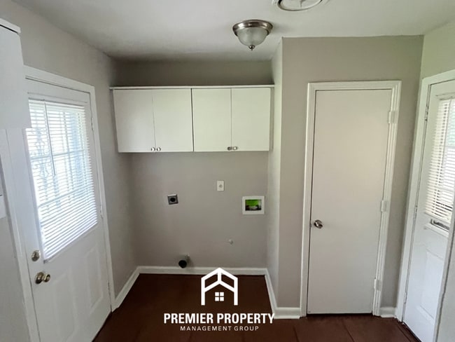 Building Photo - Charming 3BR/2BA in 38118 | Hardwood Floors, Formal Dining & Fenced Yard