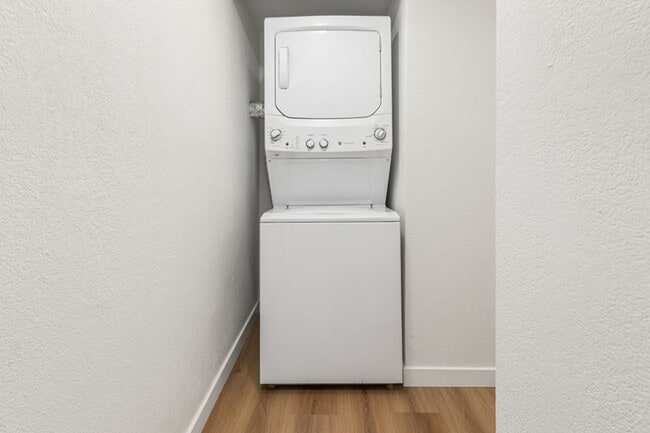 Building Photo - NEW Remodeled and furnished, 4 bed 3 bath available September 2026 to May 2027