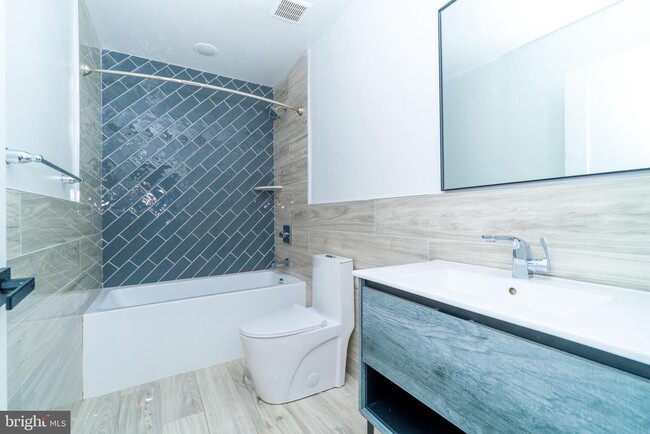 Building Photo - 2700 E Auburn St