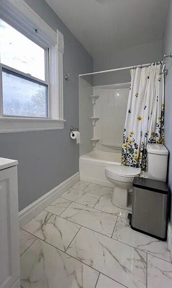 Building Photo - 523 Tracy Ave