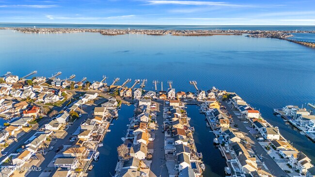 Building Photo - 3456 E Thistle Ave