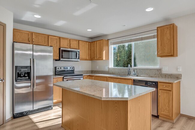 Building Photo - Beautiful Gated Home in Puyallup