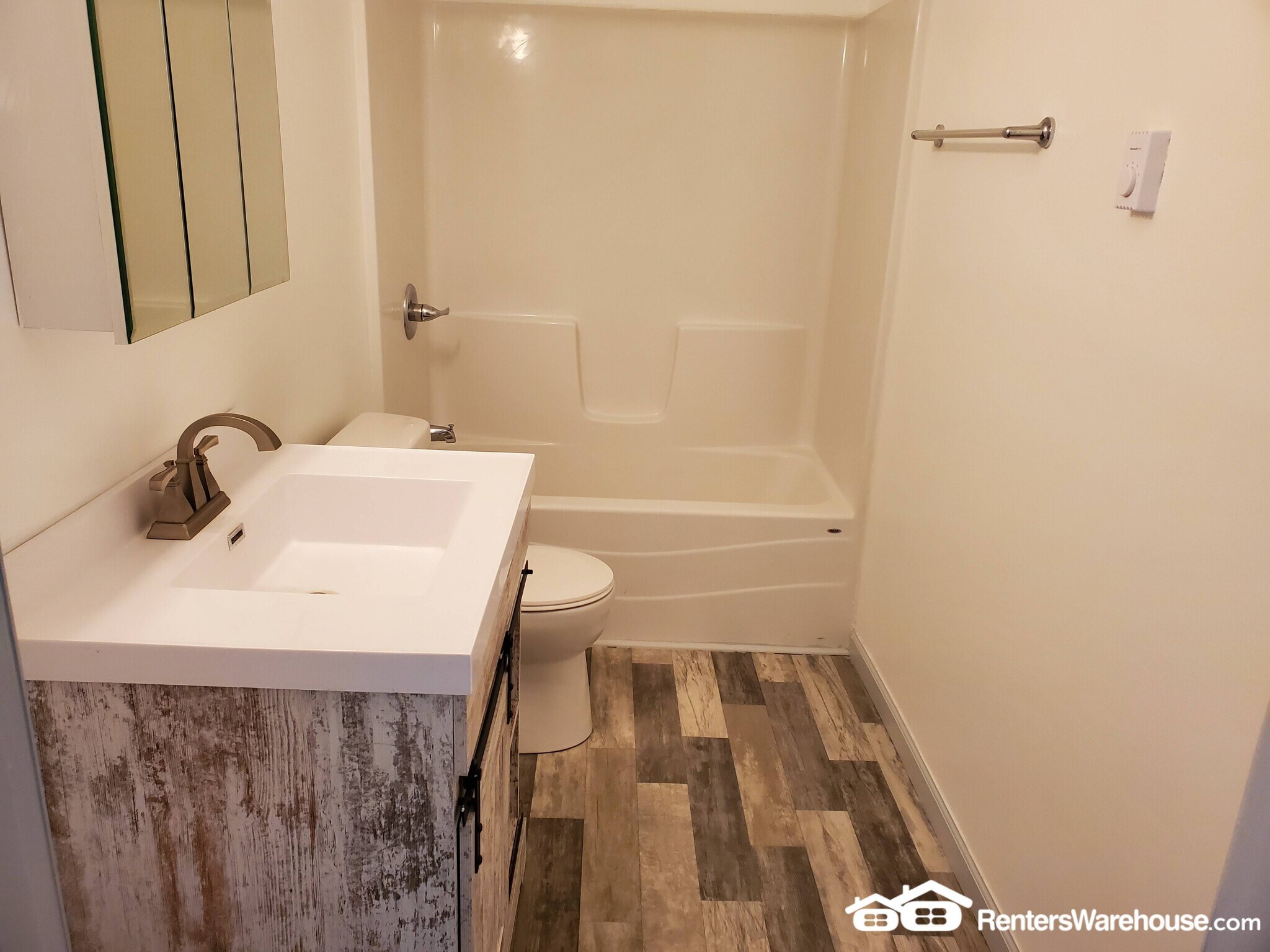 Building Photo - 224 N Nicollet St