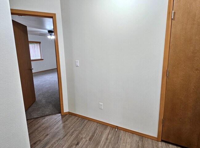 Building Photo - Open, One-Level Living- 4 Bedroom, 2.5 Bath Richland Home with Spacious Backyard