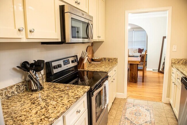Building Photo - 3019 Forest Dr