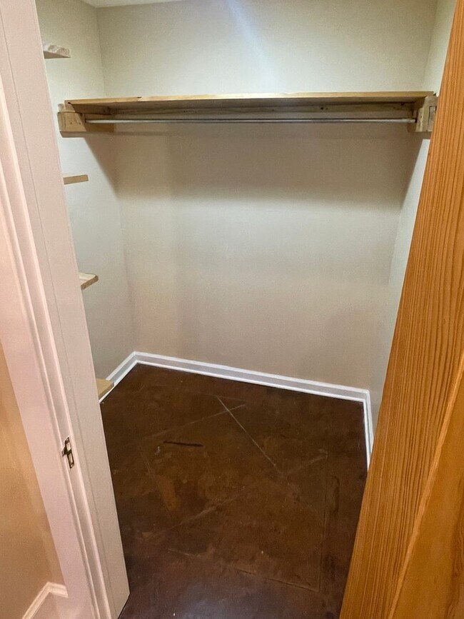 Building Photo - 2BD/1BA Shotgun in MidCity