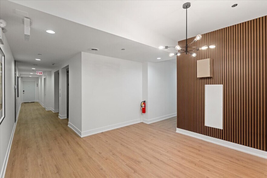 Building Photo - 2217 W Madison St