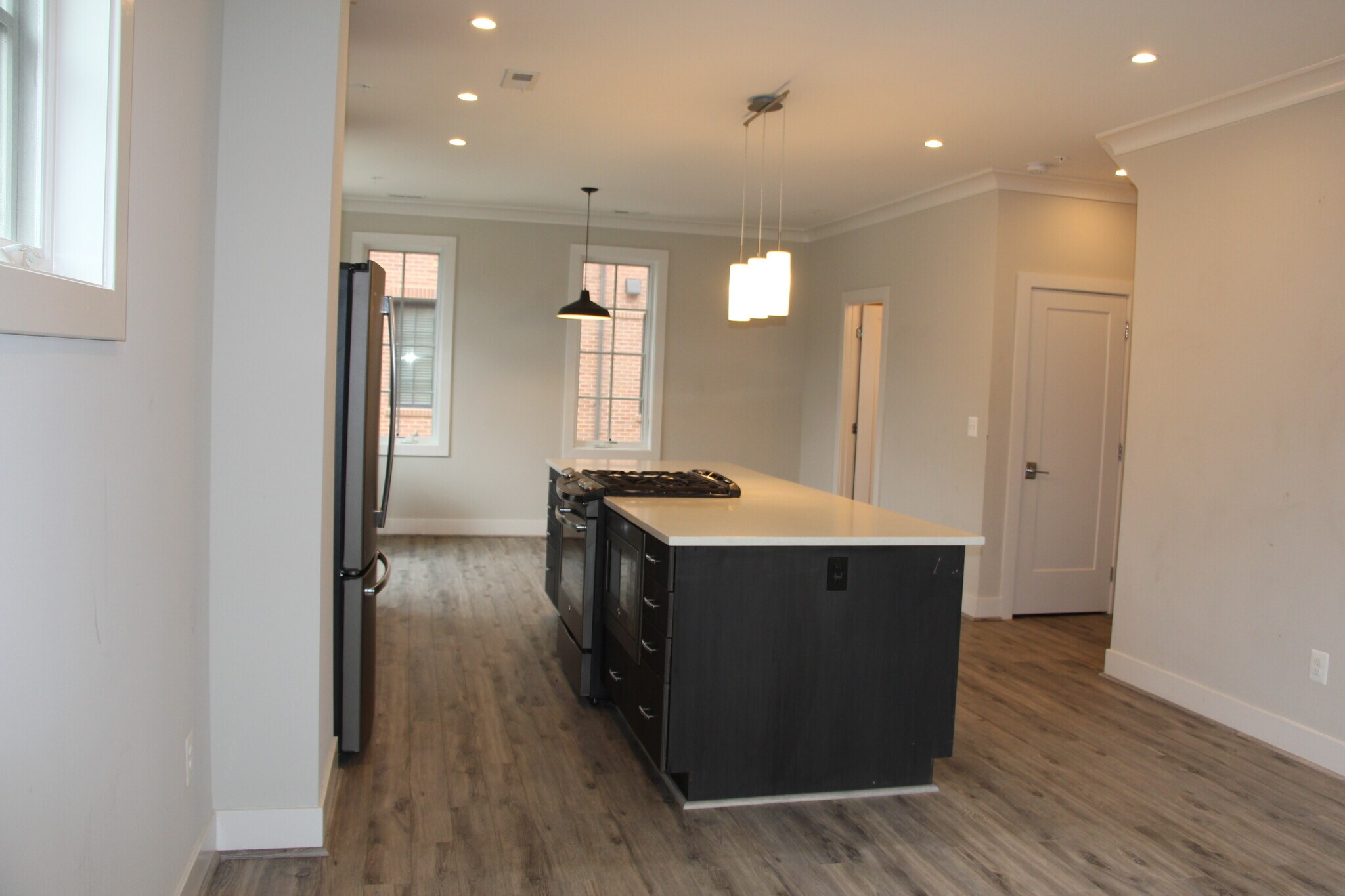 Building Photo - 904 N Buchanan Ct