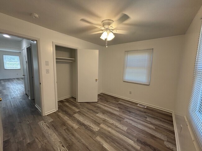 Building Photo - 1829 Inverness Dr