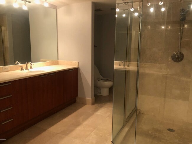 Building Photo - 231 Riverside Dr