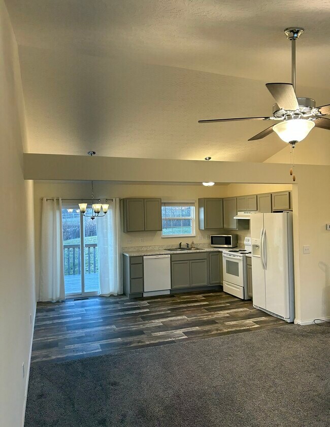 Building Photo - 9834 Codyview Dr