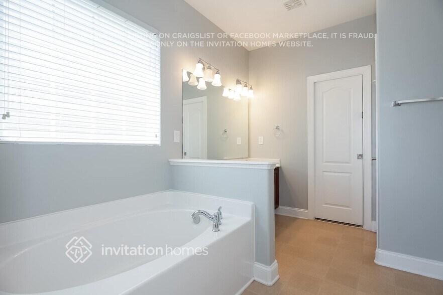 Building Photo - 9641 Storybook Ave NW