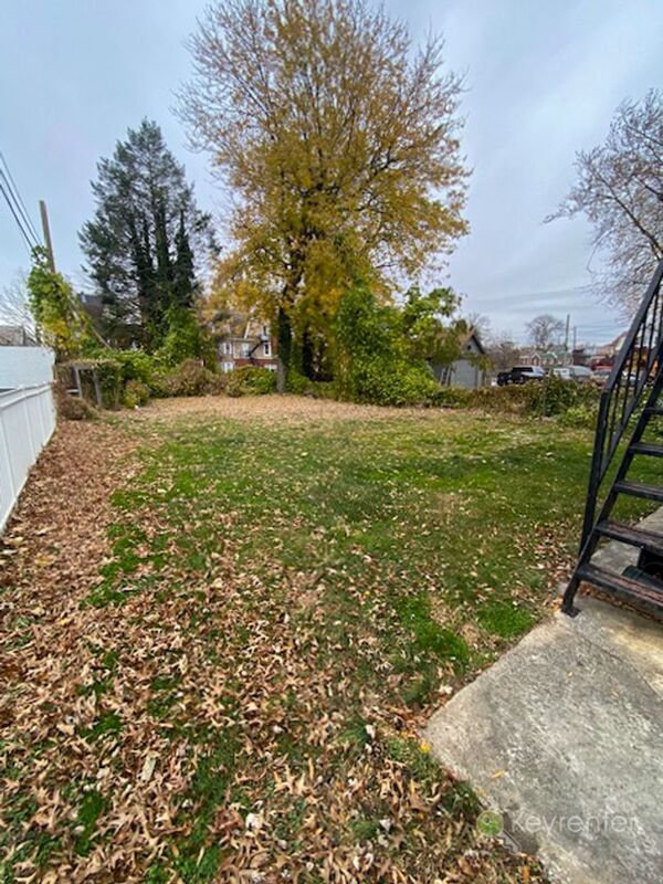 Building Photo - 16 N Rigby Ave