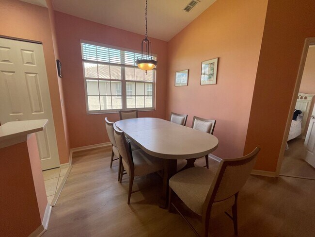 Building Photo - 2021 Crestview Way