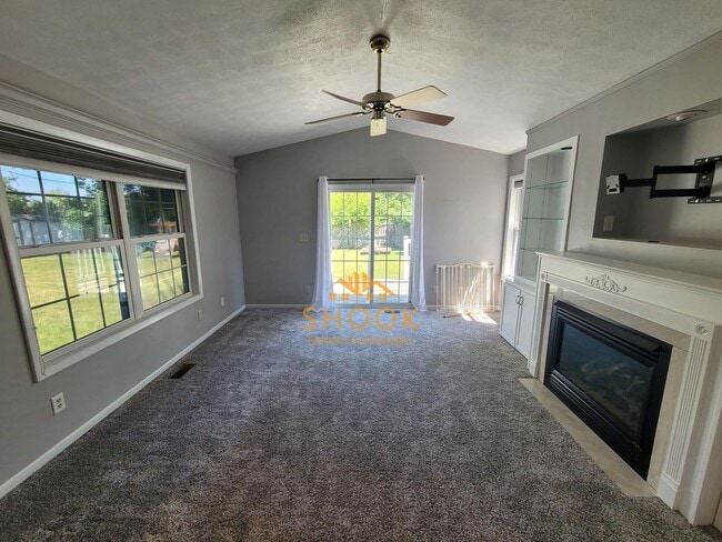 Building Photo - TURN KEY 3 BEDROOM HOME