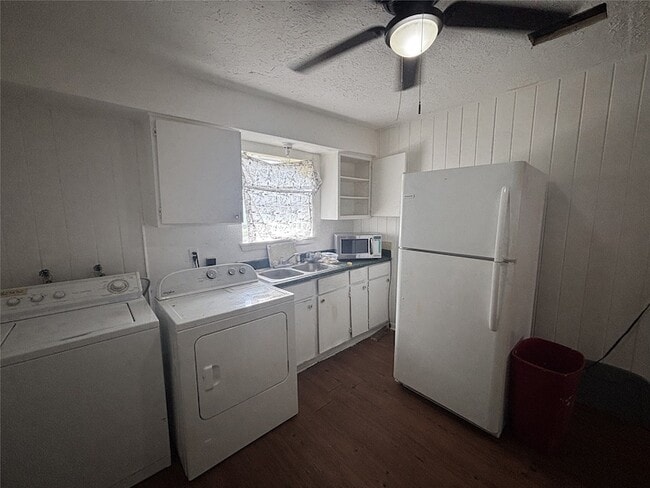 Building Photo - 4222 Wipprecht St