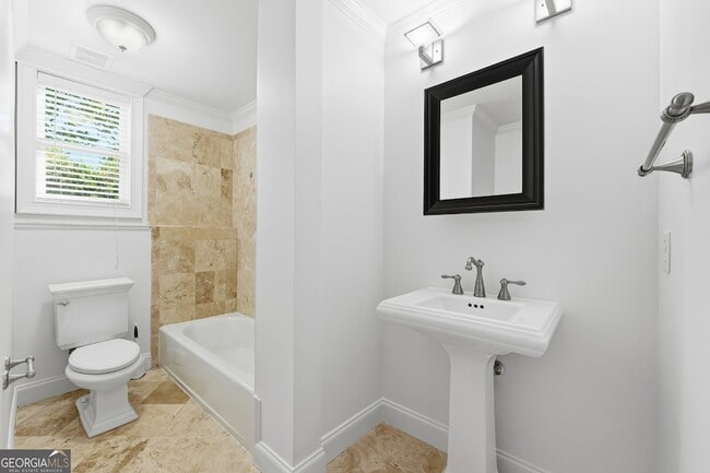 Building Photo - 6740 Castleton Dr NW