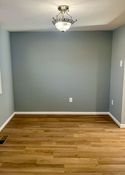 Building Photo - 5352 Fallriver Row Ct