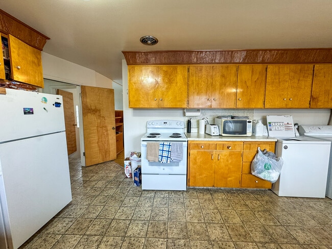 Building Photo - 845 E 820 N