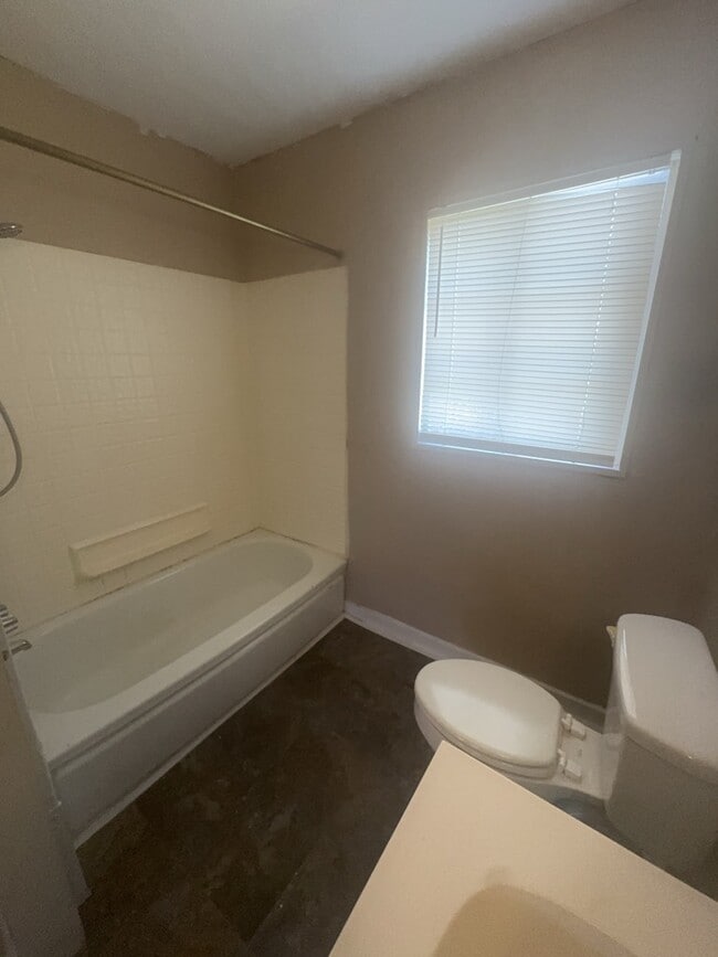 Building Photo - 316 Woody Dr