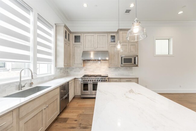 Building Photo - 7518 Viano Ln