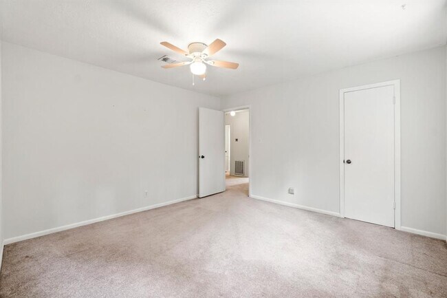 Building Photo - 29 W Torch Pine Cir