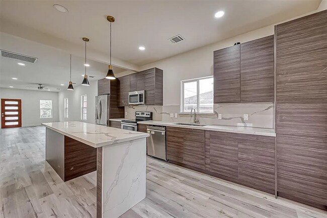 Building Photo - 3820 Tuam St