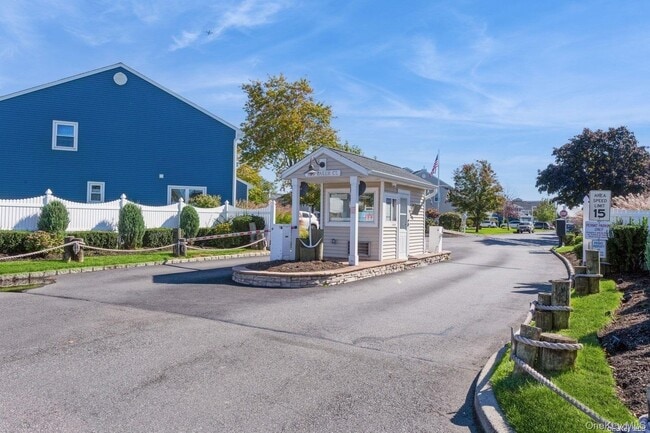 Building Photo - 100 Baker Ct