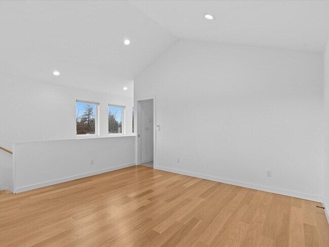 Building Photo - 2bd/1.75ba Seattle Home