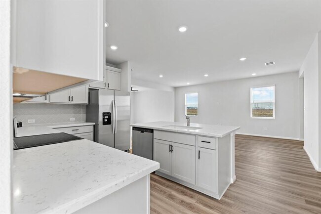 Building Photo - 100 Elm Br Trl