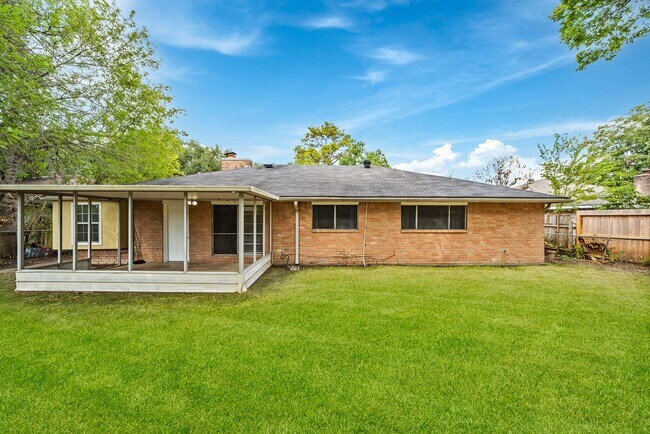 Building Photo - 11111 Longcommon Dr