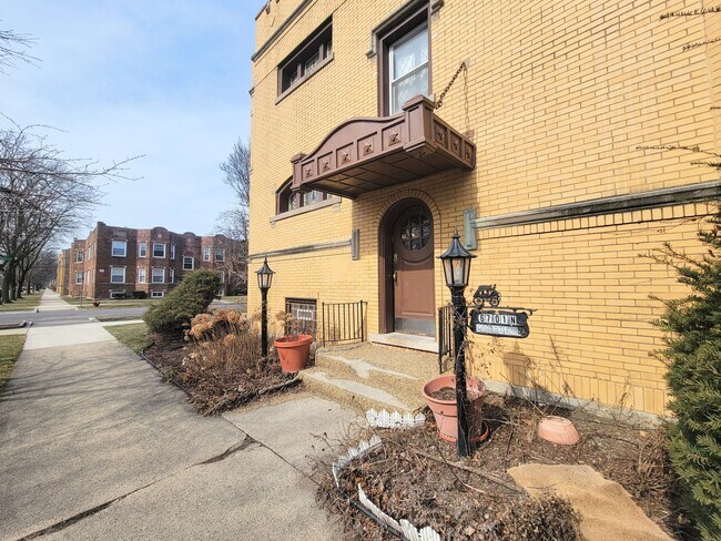 Building Photo - 6701 N Campbell Ave
