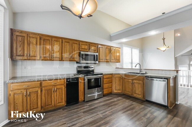 Building Photo - 9824 N Highland Terrace