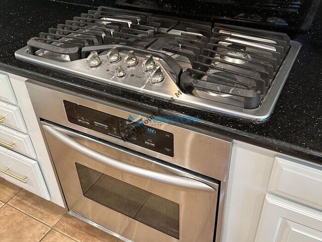 Building Photo - 4BR/3BA w/ Solar + Downstairs Bed/Bath in Whitney Oaks