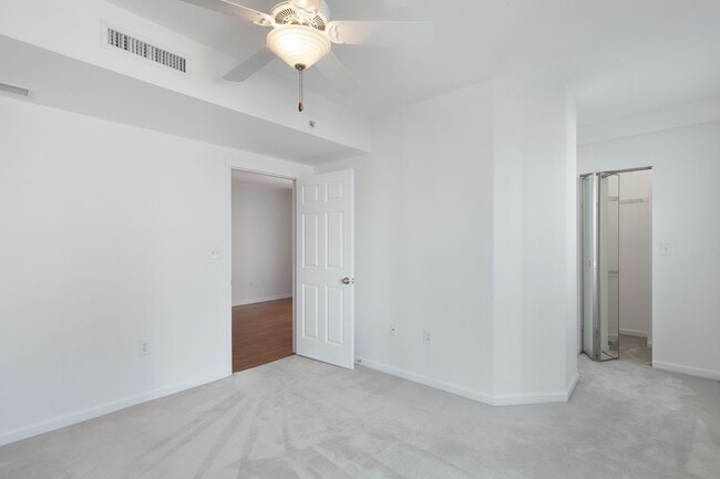 Building Photo - Beautiful 2bd/2ba Condo 1/2 Block from Piedmont Park and 17th Floor View!!