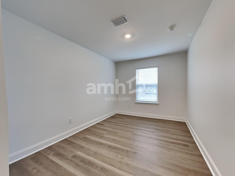 Building Photo - 104 Slice Dr