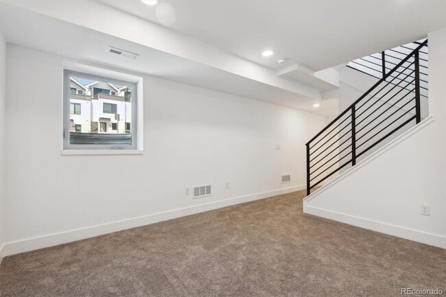 Building Photo - Brand New Build Townhome with Rooftop and ...