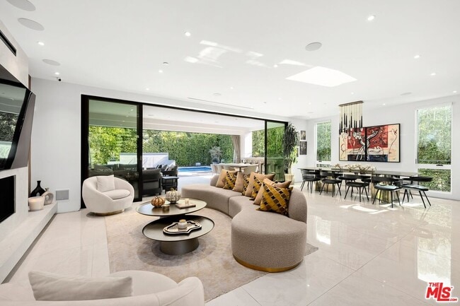 Building Photo - 1940 Kelton Ave