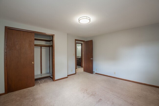 Building Photo - 1619 N 72nd St